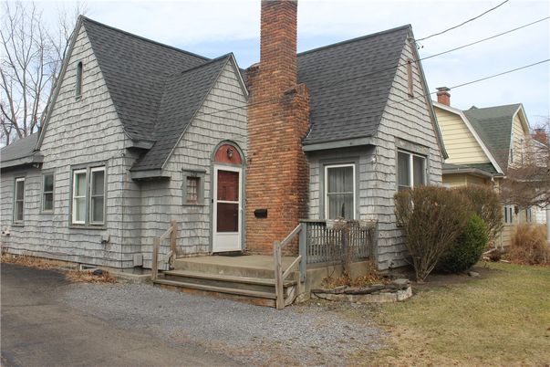Exterior, Facade, Brick Facade, Cape Cod