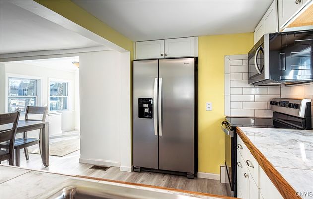 Dining room, Interior, Kitchen, Stainless Steel Appliances, Wood Texture Flooring