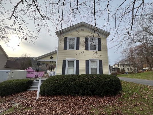 Backyard, Exterior, Facade, American Foursquare