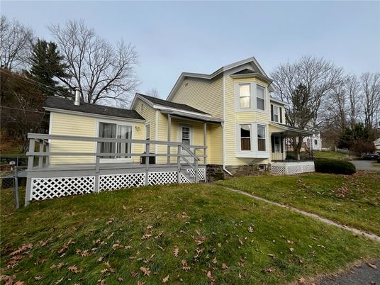 Backyard, Exterior, Facade, Queen Anne Victorian