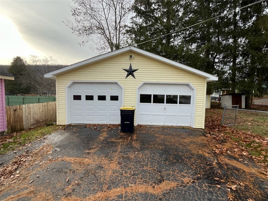 Detached Garage, Exterior