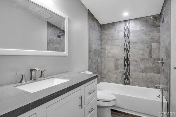Bathroom, Interior, Recessed Lighting