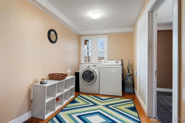 Interior, Washer, Wood Texture Flooring