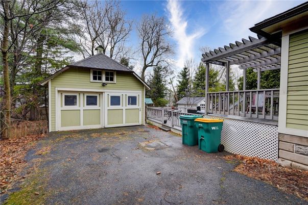 Detached Garage, Exterior