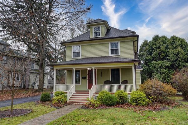 Exterior, Facade, American Foursquare