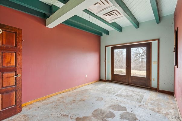 Empty room, Interior, Wooden Beams
