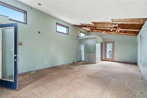 Empty room, Interior, Wooden Beams, Wooden Ceilings