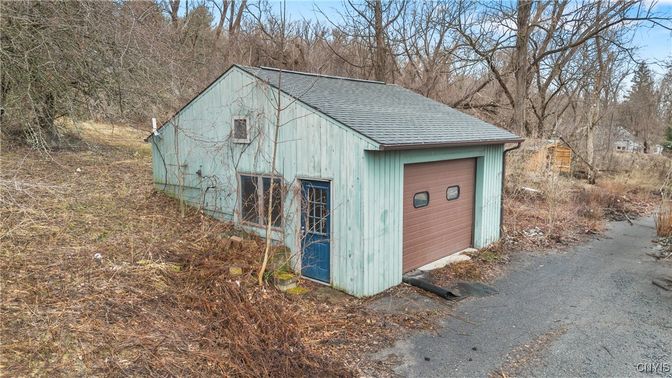 Detached Garage, Exterior