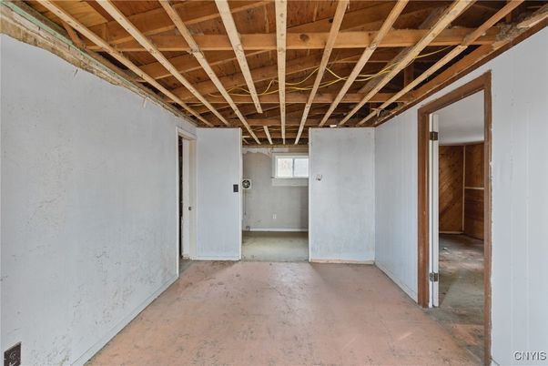 Empty room, Interior, Wooden Beams, Wooden Ceilings