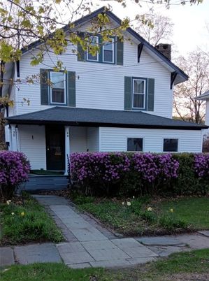 Exterior, Facade, Queen Anne Victorian