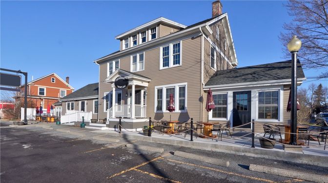 Exterior, Facade, Georgian