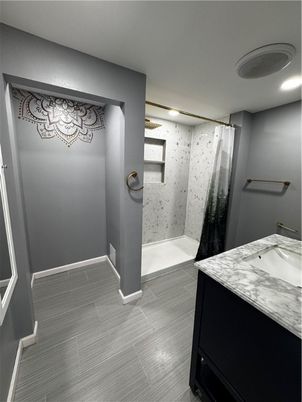 Bathroom, Interior, Recessed Lighting