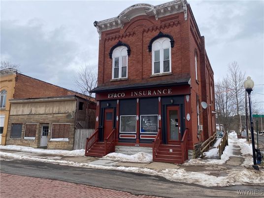 Exterior, Facade, Rowhouse