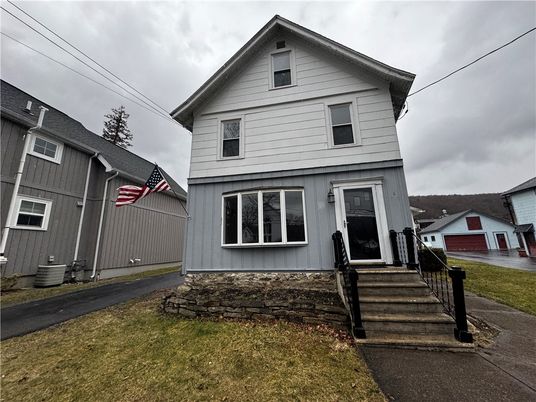 Exterior, Facade, Farmhouse