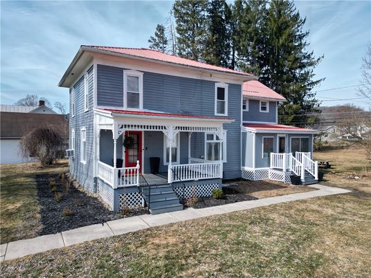 Backyard, Exterior, Facade, American Foursquare