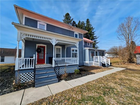 Backyard, Exterior, Facade, American Foursquare