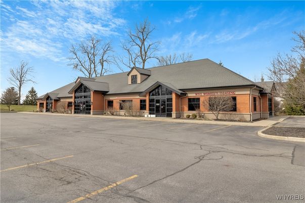 Backyard, Exterior, Facade, Brick Facade, Ranch