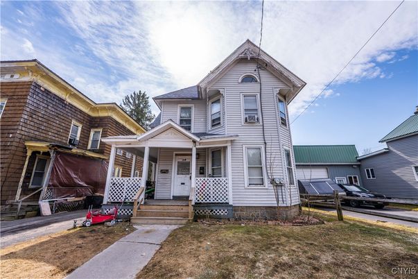 Exterior, Facade, Queen Anne Victorian