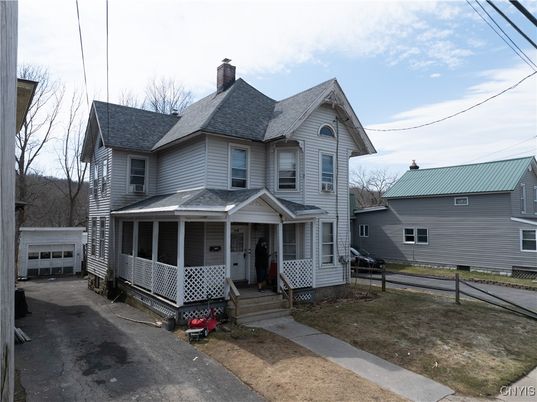 Exterior, Facade, Queen Anne Victorian