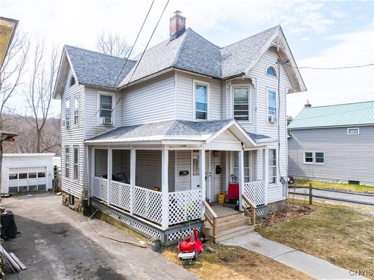 Exterior, Facade, Queen Anne Victorian