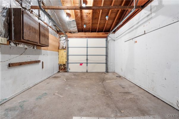 Garage, Interior, Wooden Beams