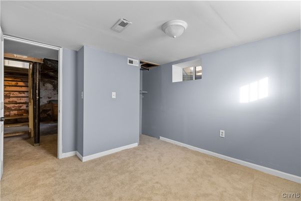 Empty room, Interior