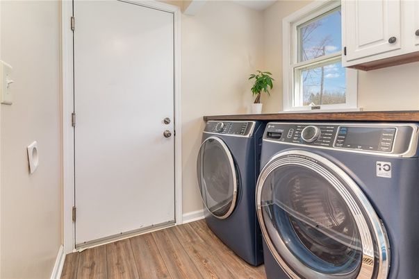 Interior, Washer, Wood Texture Flooring