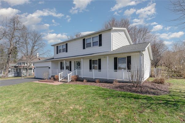 Attached, Exterior, Facade, Farmhouse