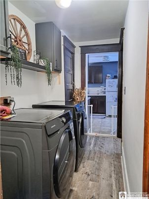 Interior, Washer, Wood Texture Flooring