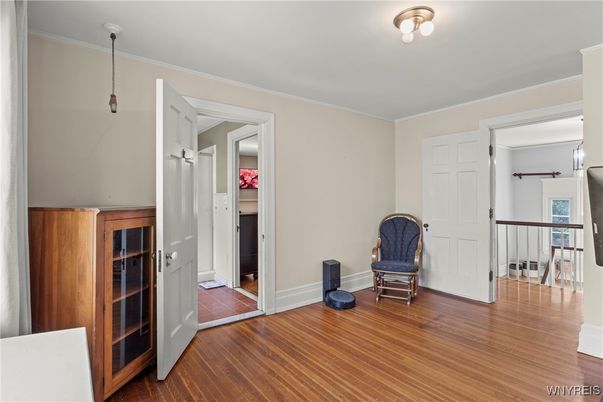 Empty room, Interior, Pendant Lights, Wood Texture Flooring