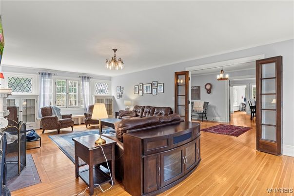 Chandelier, Dining room, Interior, Living room, Pendant Lights, Wood Texture Flooring