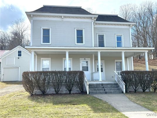 Exterior, Facade, American Foursquare