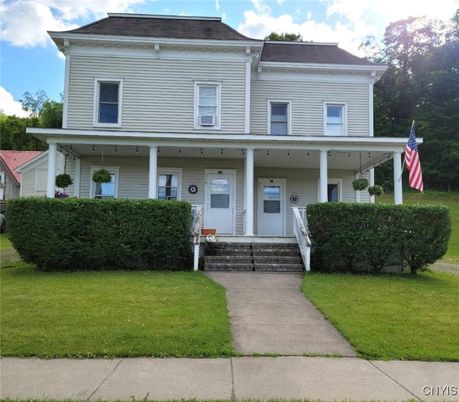 Exterior, Facade, American Foursquare