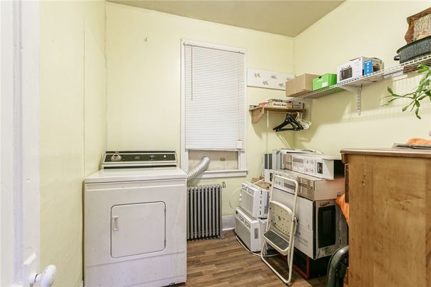 Interior, Utility Closets, Washer, Wood Texture Flooring