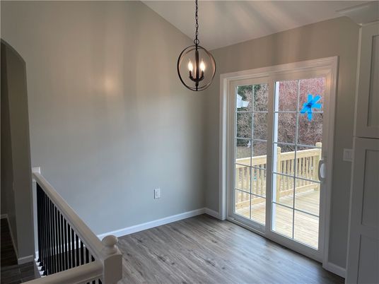 Empty room, Interior, Pendant Lights, Wood Texture Flooring