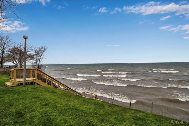 Exterior, Lake