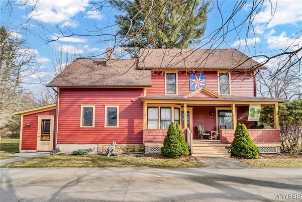 Exterior, Facade, American Foursquare