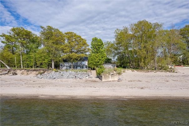 Exterior, Lake