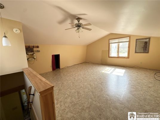Empty room, Interior, Pendant Lights