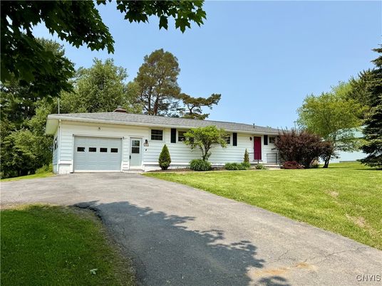 Attached, Exterior, Facade, Ranch