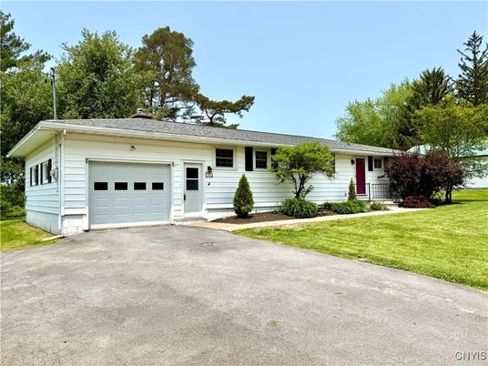 Attached, Exterior, Facade, Ranch