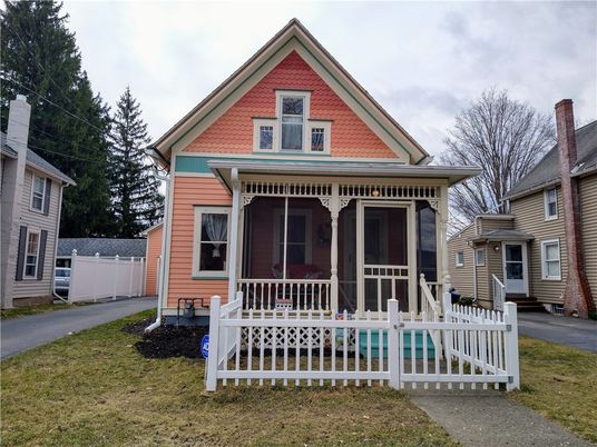 Exterior, Facade, Queen Anne Victorian