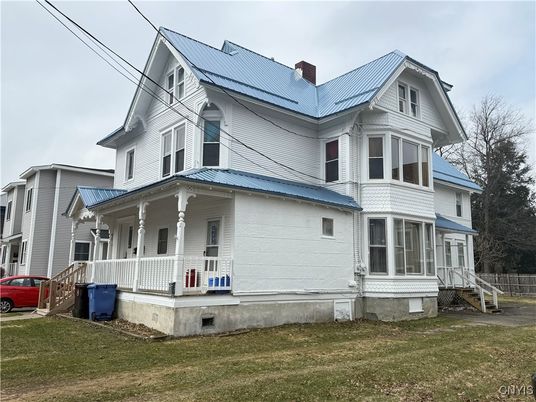 Exterior, Facade, Queen Anne Victorian