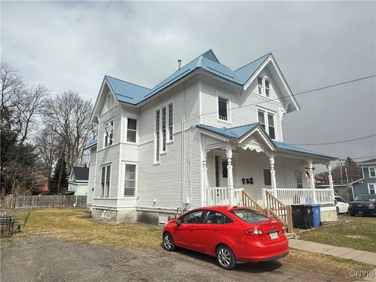 Exterior, Facade, Queen Anne Victorian