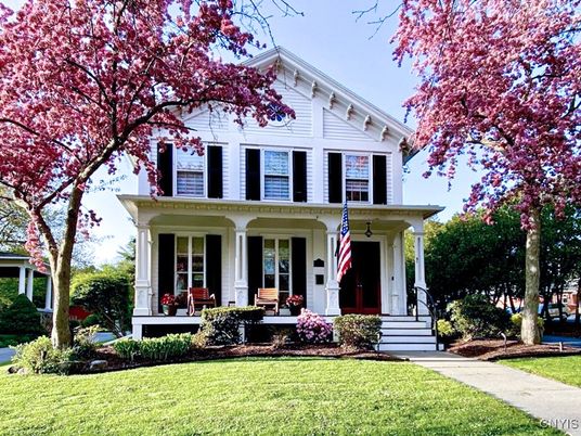 Exterior, Facade, Queen Anne Victorian