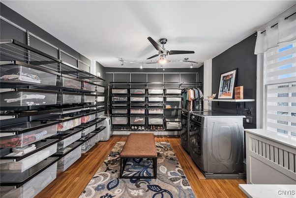 Interior, Walk-in Closets, Wood Texture Flooring