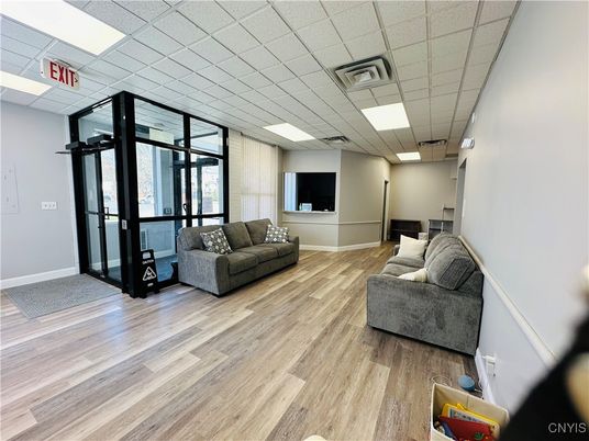 Fitness Equipment, Interior, Recessed Lighting, Wood Texture Flooring