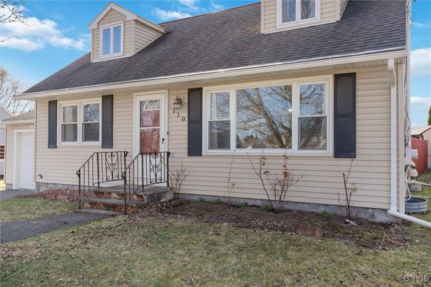 Exterior, Facade, Cape Cod