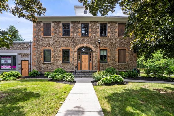 Exterior, Facade, Brick Facade, Georgian