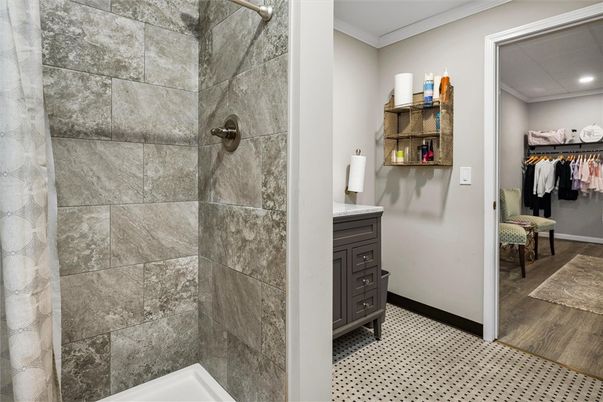 Bathroom, Interior, Recessed Lighting